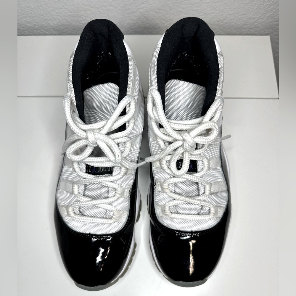 Men’s Air Jordan 11 Retro Size 9